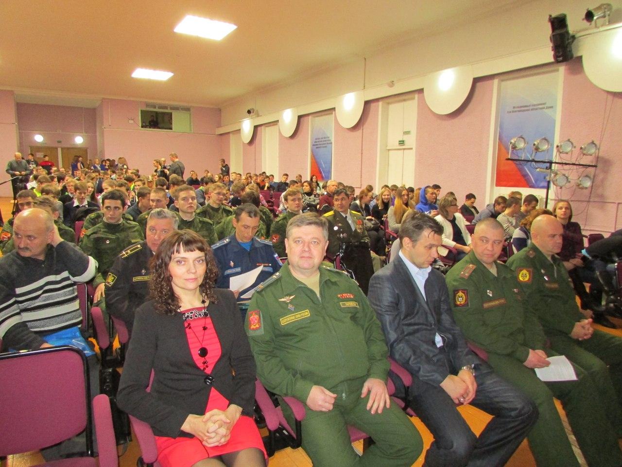В Доме молодежи состоялась встреча представителей военных вузов Министрества обороны Российской Федерации с молодыми людьми