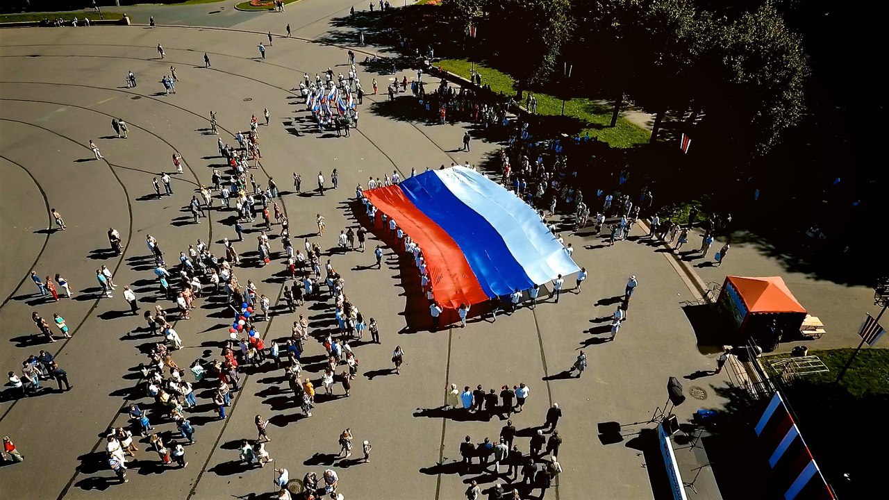 22 августа - День Российского флага