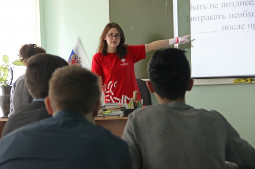В рамках Всероссийской акции «Будь здоров» волонтеры-медики помогают новгородцам скорректировать рацион питания
