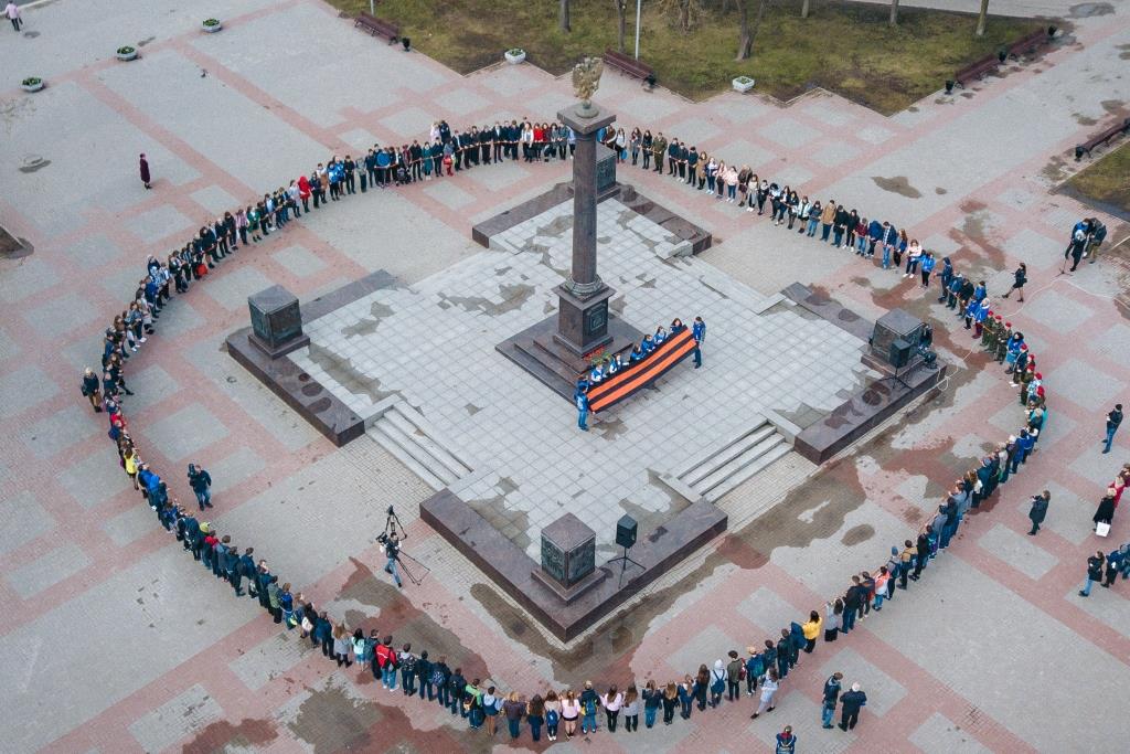Новгородская молодежь дала старт акции «Георгиевская ленточка»