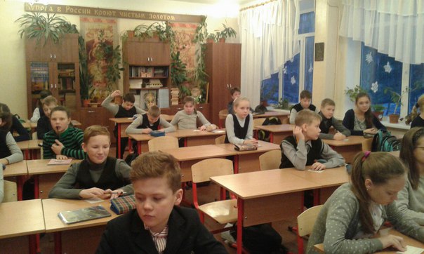 Бойцы СПО "Свои" рассказали обучающимся об освобождении Новгорода от фашистских захватчиков