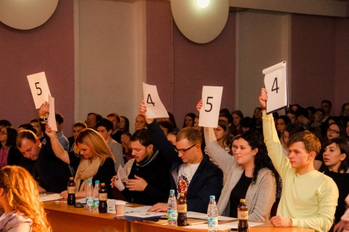 Второй четвертьфинал Школьной лиги команд КВН "Детинец" прошел в областном Доме молодежи