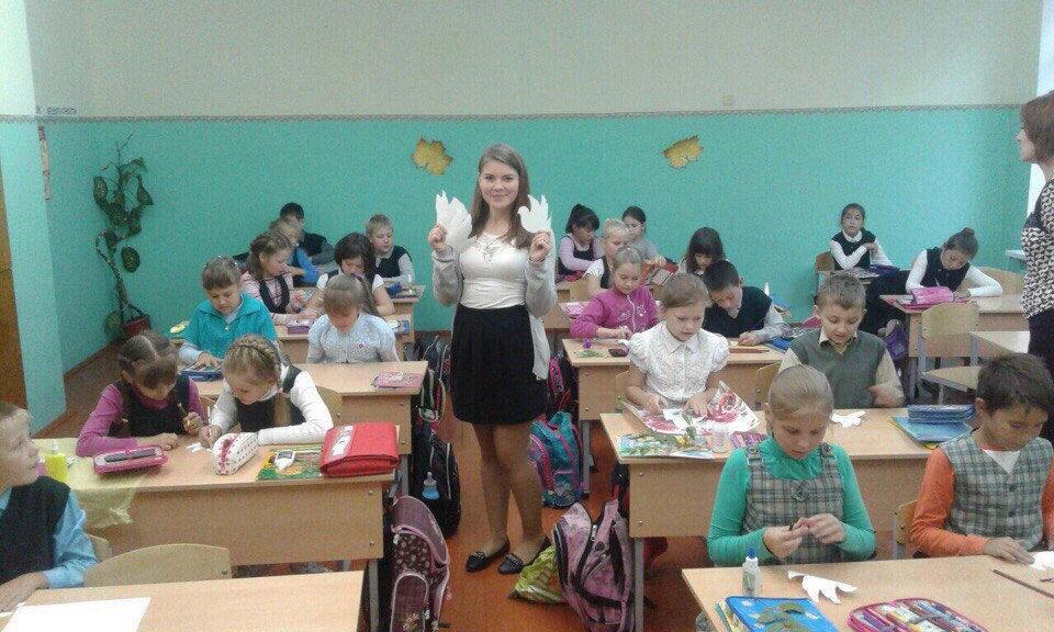 Акцию "Голубь мира" для обучающихся МАОУ "Школа-комплекс №33" провели бойцы студенческого педагогического отряда "LIFE"