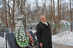 Областной Дом молодежи провел акцию по возложению цветов на братские захоронения и заброшенные могилы советских воинов