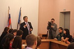 В Областном "Доме молодежи" прошла встреча молодежи с депутатом Владиславом Букетовым