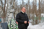 Областной Дом молодежи провел акцию по возложению цветов на братские захоронения и заброшенные могилы советских воинов